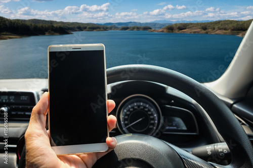 Hand hold smartphone in vehicle lost gps