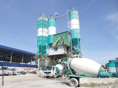 Fotografía Concrete batching plant at the construction site