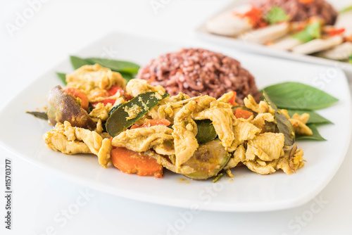 Stir-fried Green Curry Chicken with Berry Rice
