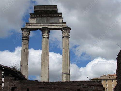 Il tempio dei Dioscuri o tempio dei Càstori nel Foro Romano photo