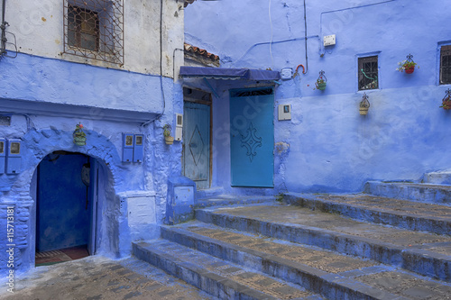 callejuelas en azul de la medina de Chefchaouen en Marruecos
