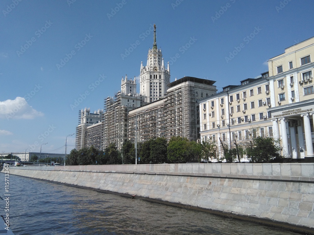 immeuble Stalinien sur les berges de la Moscova