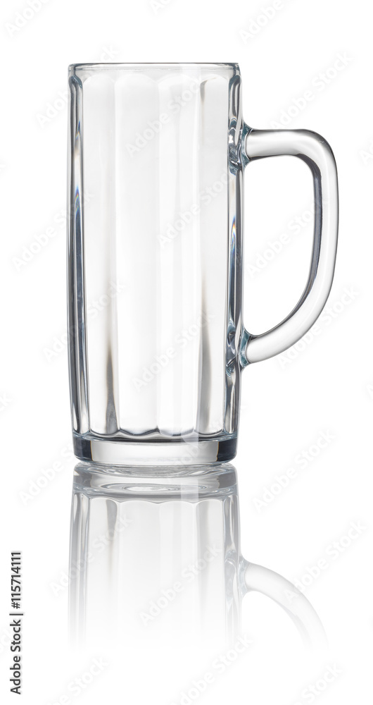 Bierkrug vor weißem Hintergrund Bierkrug vor weißem Hintergrund