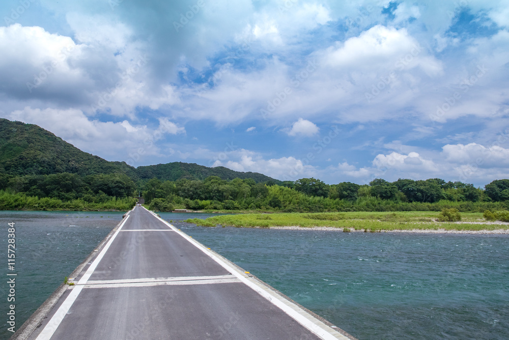 佐田の沈下橋（高知県四万十川）