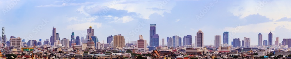 Scene of high-rise buildings of Bangkok Thailand at evening with - obrazy, fototapety, plakaty 