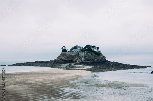 House on small island on coast, low tide (ID: 115743109)