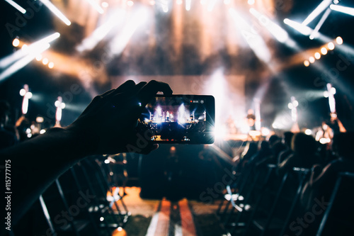 Taking Photos in a Rock Concert with a Mobile PHone