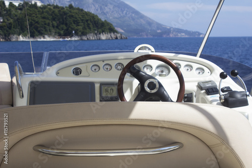yachting interior commands