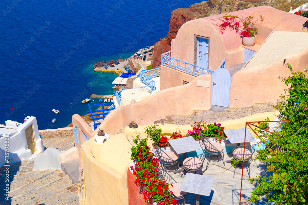 Fototapeta premium Traditional architecture of Oia village on Santorini island, Gre