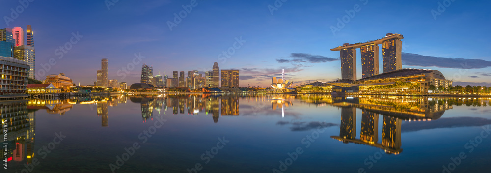 Fototapeta premium Singapore panorama city skyline at Marina Bay when sunrise