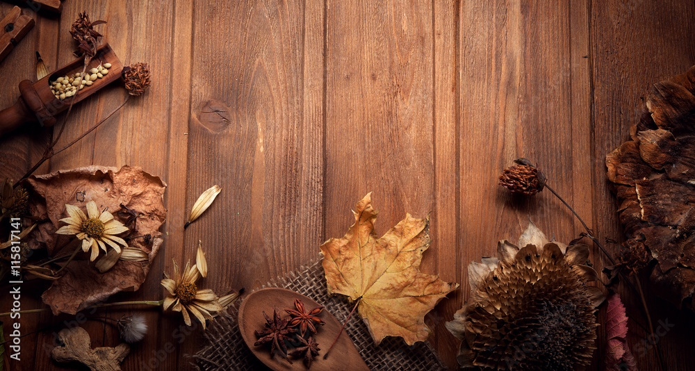 Obraz premium autumn background with fruits and spices with dried flowers place for inscription
