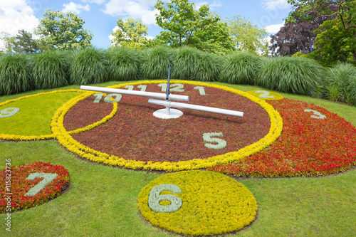 Fototapeta Naklejka Na Ścianę i Meble -  Flower Clock on Geneva city lakefront