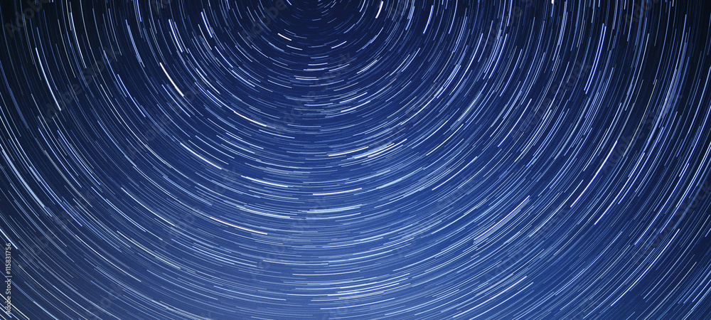 Firmamento - Startrail - cielo di notte Firmamento - Startrail - cielo di notte