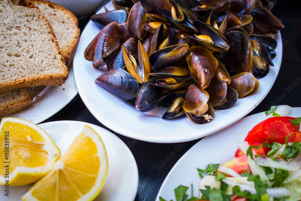 Fototapeta premium Delicious cooked mussels