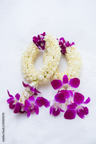 Fototapeta Naklejka Na Ścianę i Meble -  beautiful flower garland with jasmines and orchid