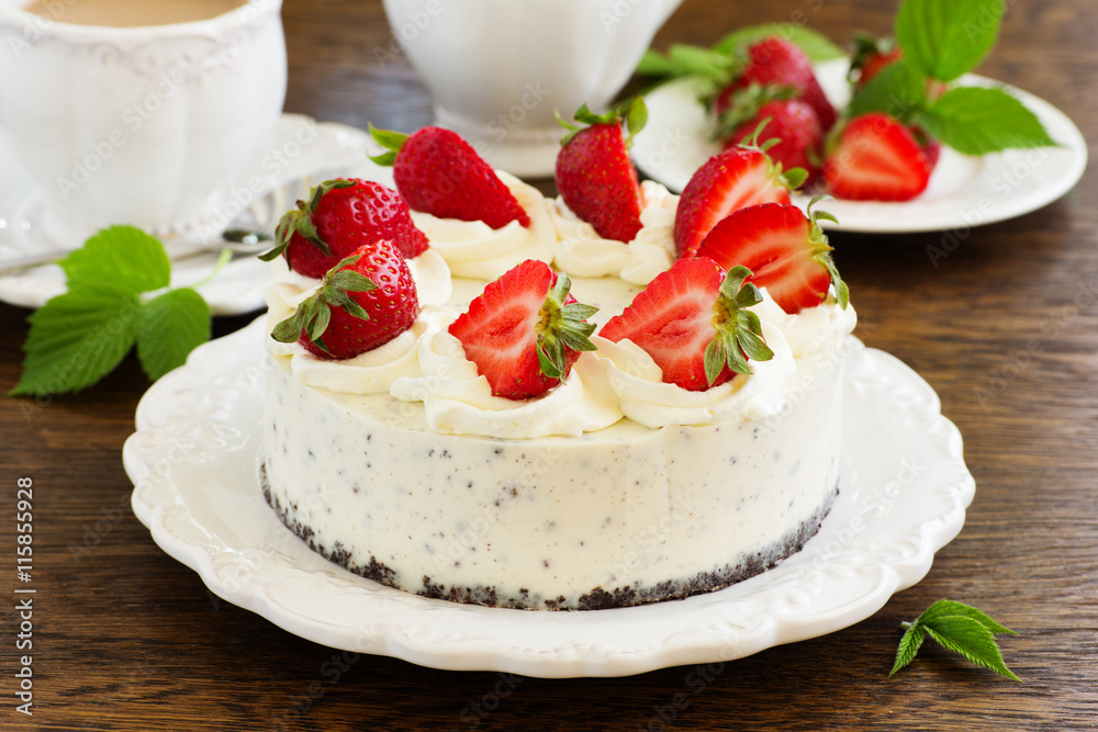 Creamy cheesecake with chocolate Oreo biscuits and strawberries.