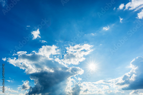Sonne, Wolken und blauer Himmel © Günter Albers