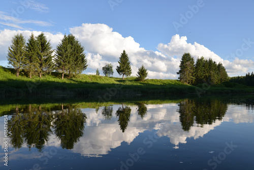 отражение леса в реке Чусовая