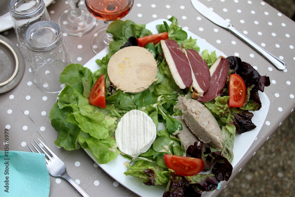 Salade périgourdine avec foie gras et magret fumé Stock Photo | Adobe Stock