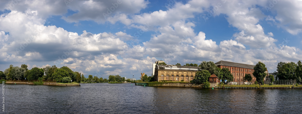 Φωτογραφία Alte Industrieanlagen am Zusammenfluss von Havel und Spree im Spandauer Stadttei