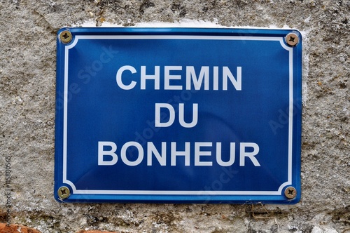 Plaque de rue évoquant le bonheur