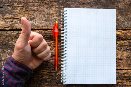 man congratulations with the International Lefthanders Day photo