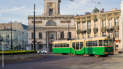 Stary tramwaj na placu wolności w Łodzi