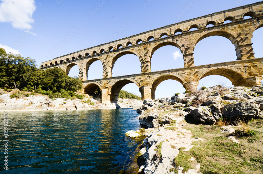 Fototapeta premium 古代ローマ水道橋ポン・デュ・ガール(フランス)