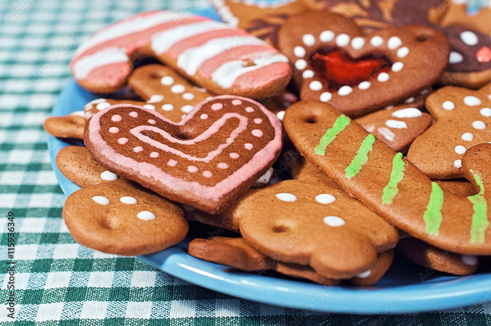 Chewy Gingerbread Cookies with Royal Icing Chewy Gingerbread Cookies with Royal Icing