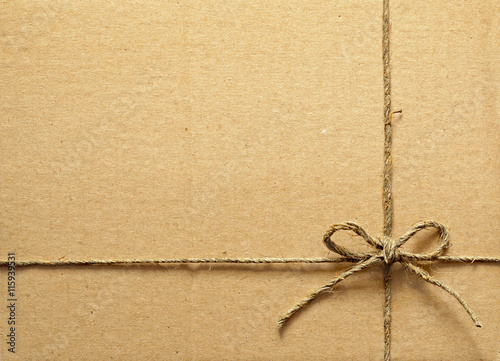 Ñardboard box with rope