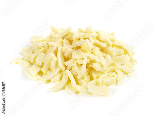 Reibekäse für Pasta und Pizza - Käse Freigestellt weißer Hintergrund