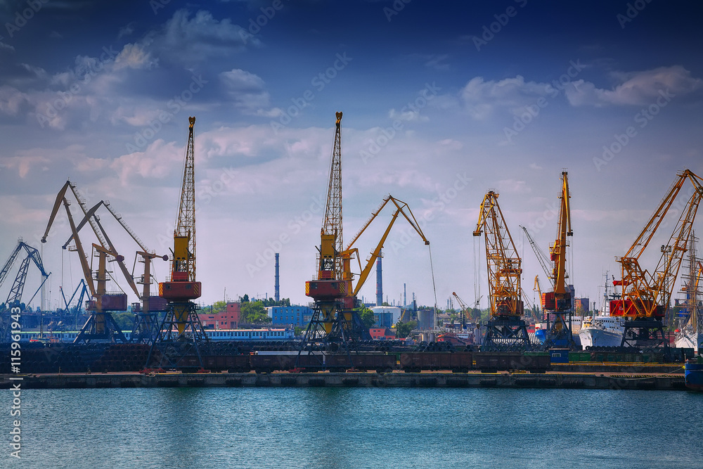 Harbour Level Luffing Cranes in Port