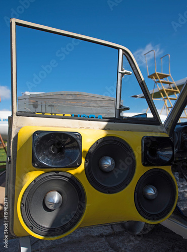 Obraz na płótnie Music speakers in the doors of the car (Car Audio) w salonie