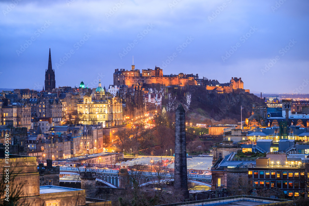 Old town Edinburgh and Edinburgh castle