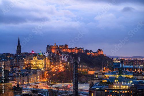 Fototapeta Naklejka Na Ścianę i Meble -  Old town Edinburgh and Edinburgh castle