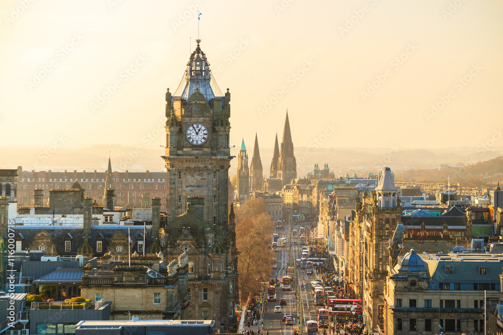 Fototapeta premium Old town Edinburgh and Edinburgh castle
