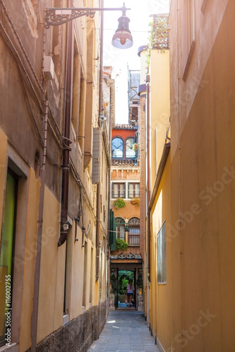 The Narrow Streets of Venice © artjazz