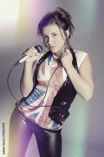 Fotografi Young Woman Singing