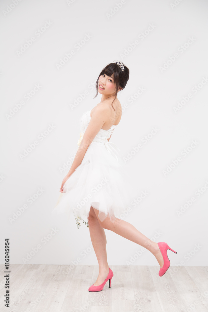 ウェディングドレスの花嫁