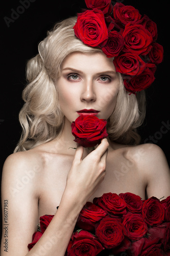 Fotografie Beautiful blond girl in dress and hat with roses, classic makeup, curls, red lips