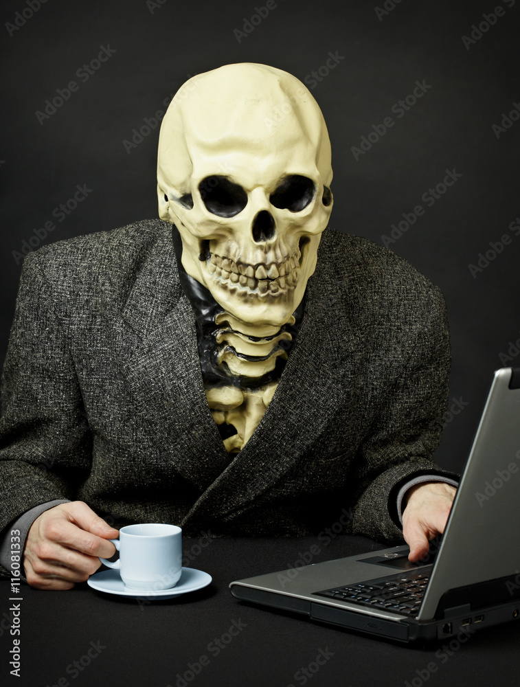 Death walks in Internet