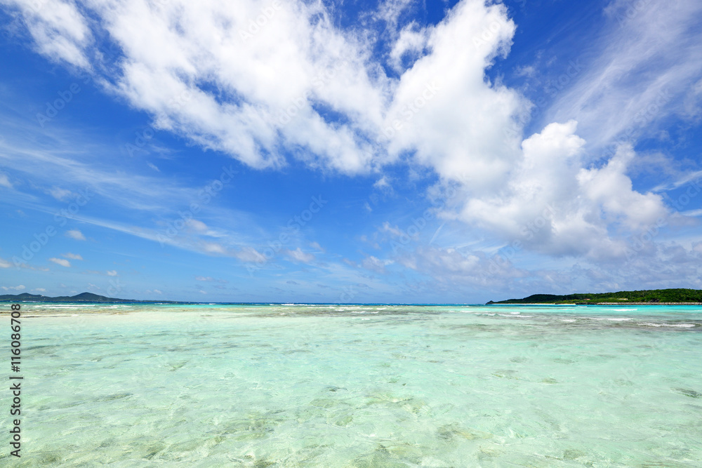 沖縄の美しい海と空