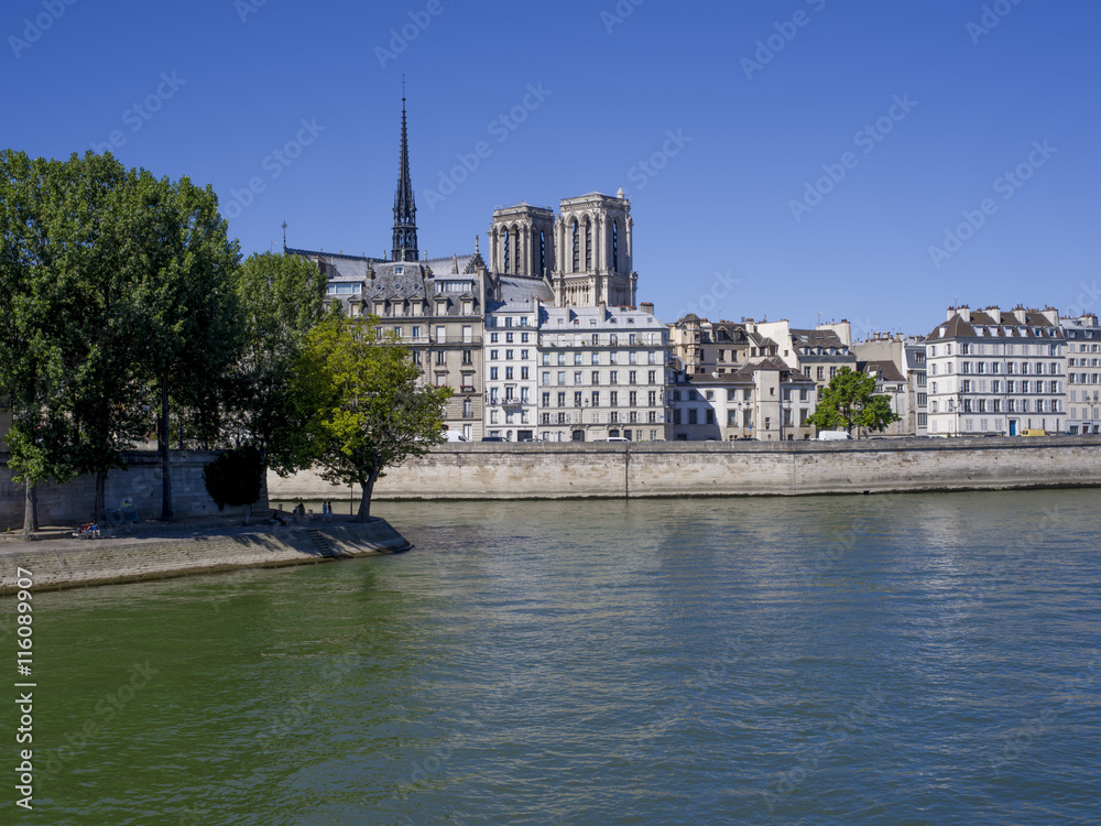 Ile de la citée vue de l'Ile Saint Louis