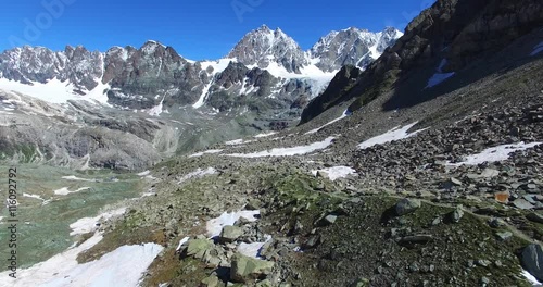 Trekking in montagna photo