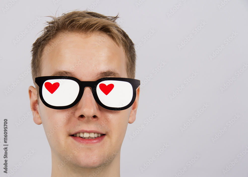 junger Mann verliebt