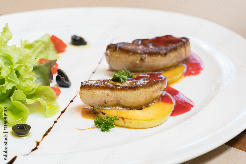 foie gras with sauce
foie gras with sauce
