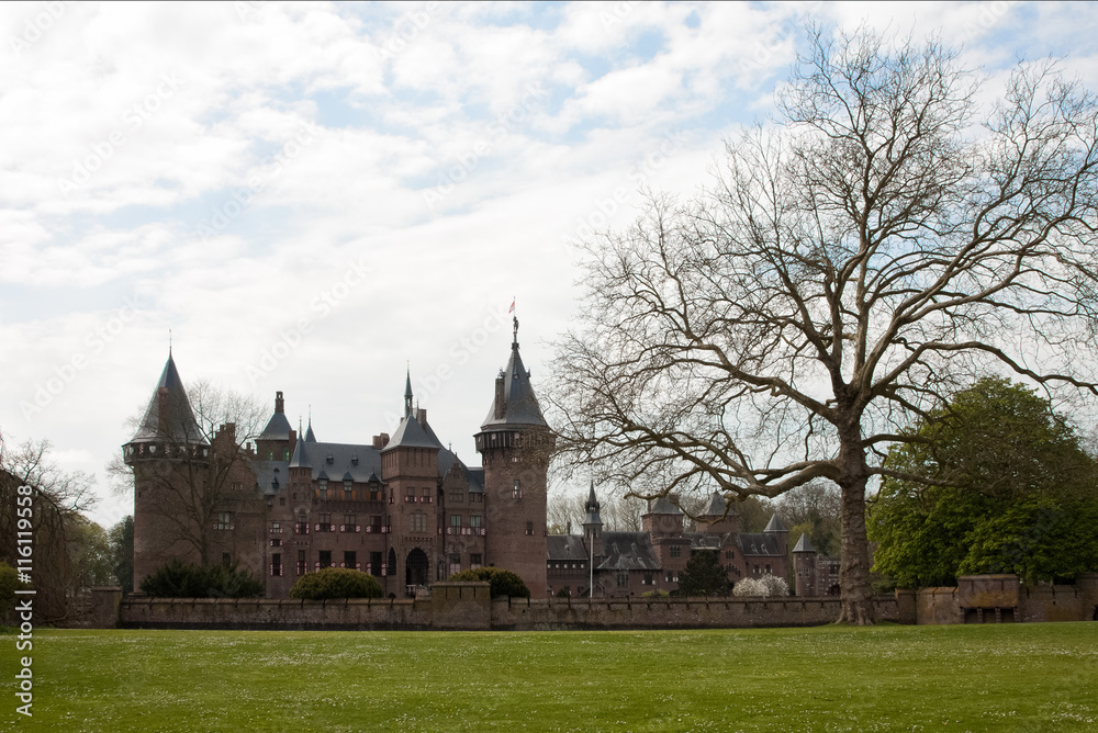 Весна в замке де Хаар. Нидерланды.