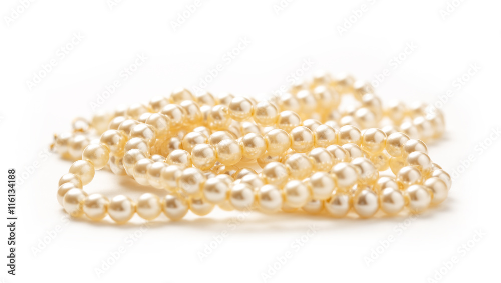 Obraz premium White pearl necklace