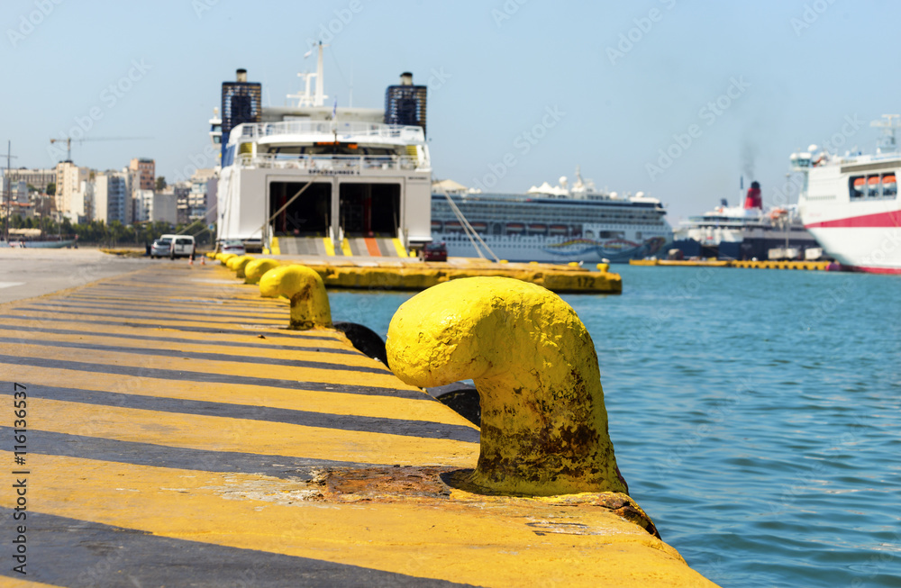 Naklejka premium yellow metalic object in the port