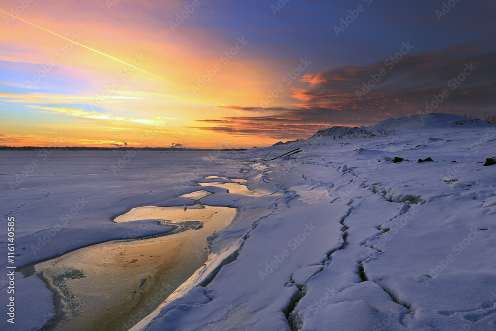 Sunset on the winter river